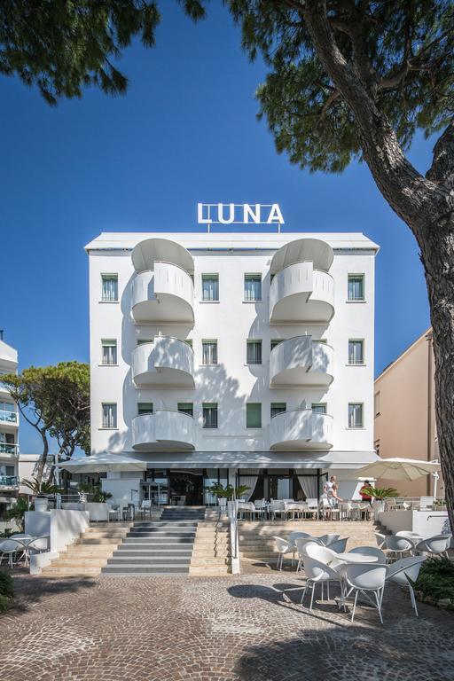 Hotel Luna Lignano Sabbiadoro Exterior photo